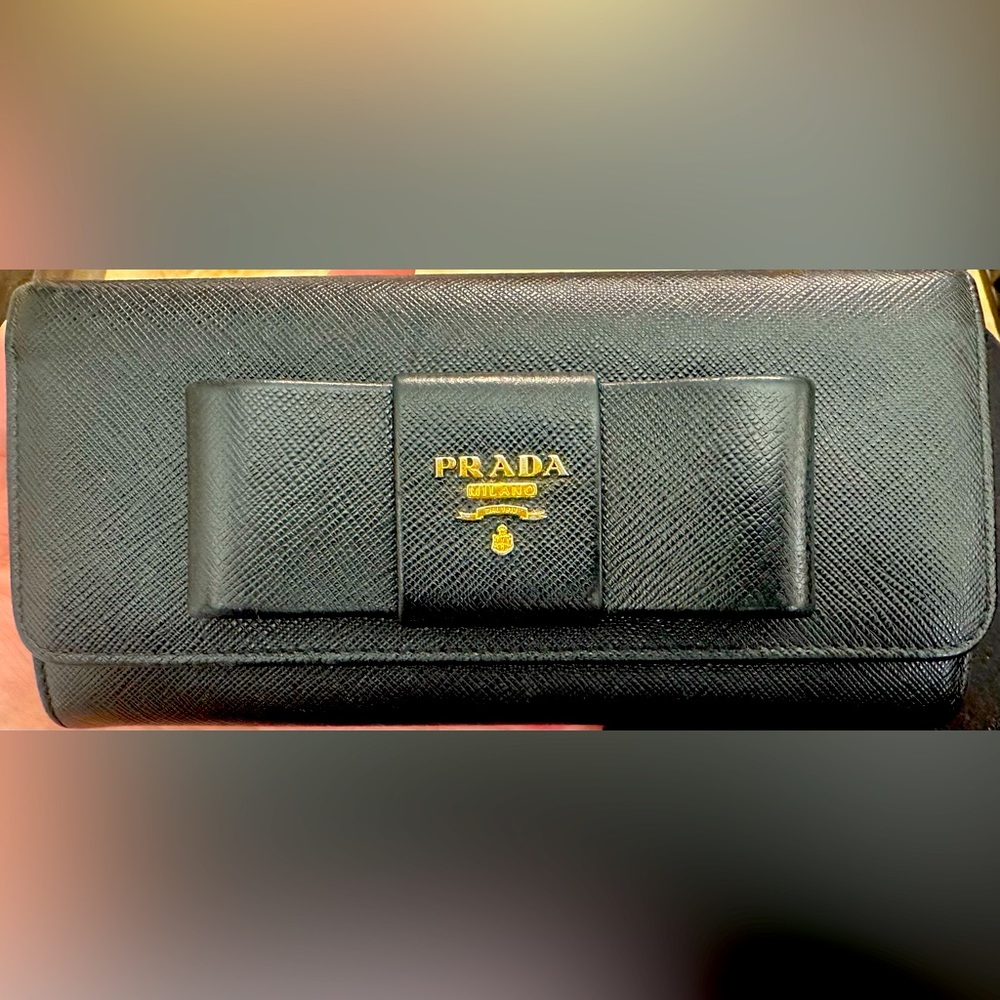 Pre-loved Prada Black Bow Saffiano Leather Wallet